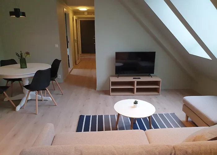 Kong Oscars Apartments